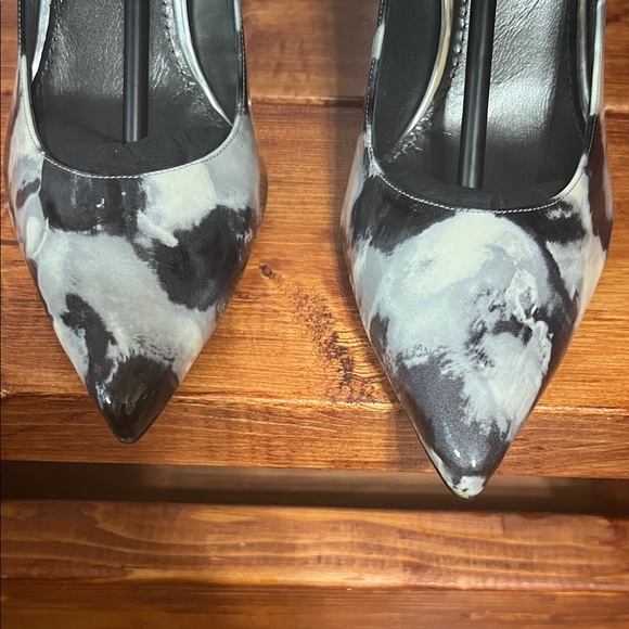 Stuart Weitzman Monochrome Women's Heels - Picture 4 of 6